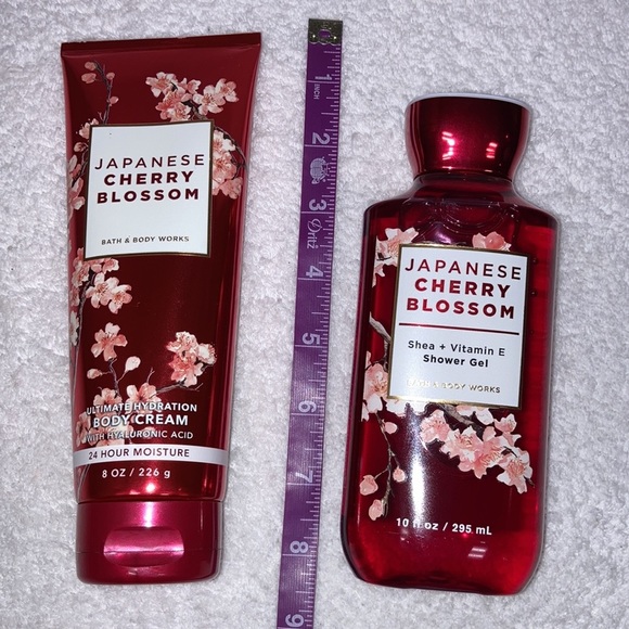 New Japanese cherry blossom body cream and shower gel bath and bodyworks - Picture 2 of 4